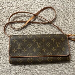 💯 authentic Louis Vuitton monogram Crossbody